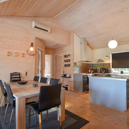 3 Bedroom Amazing In Ebeltoft Holiday home Oksenmolle